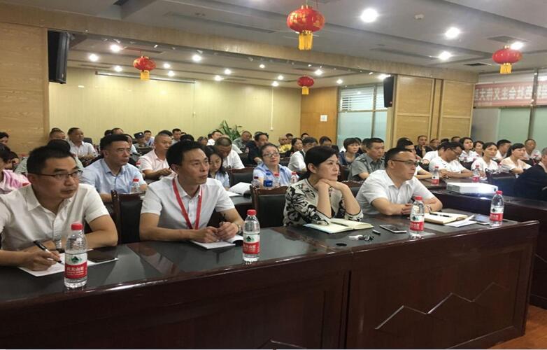 社保費(fèi)率大變化，助力企業(yè)大發(fā)展——市人社局等到我司宣講社會(huì)保險(xiǎn)費(fèi)率降低政策