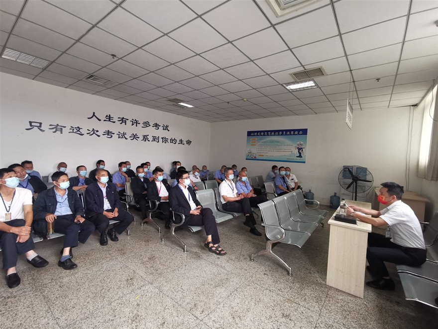 落實主體責任，推動安全發(fā)展_副本