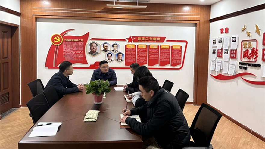 圖五：集團(tuán)總會計師齊飛、副總經(jīng)理馬江水督導(dǎo)金控小貸安全工作